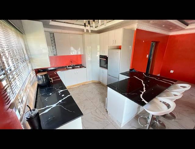 2 BEDROOM HOUSE FOR SALE IN ILLOVO BEACH